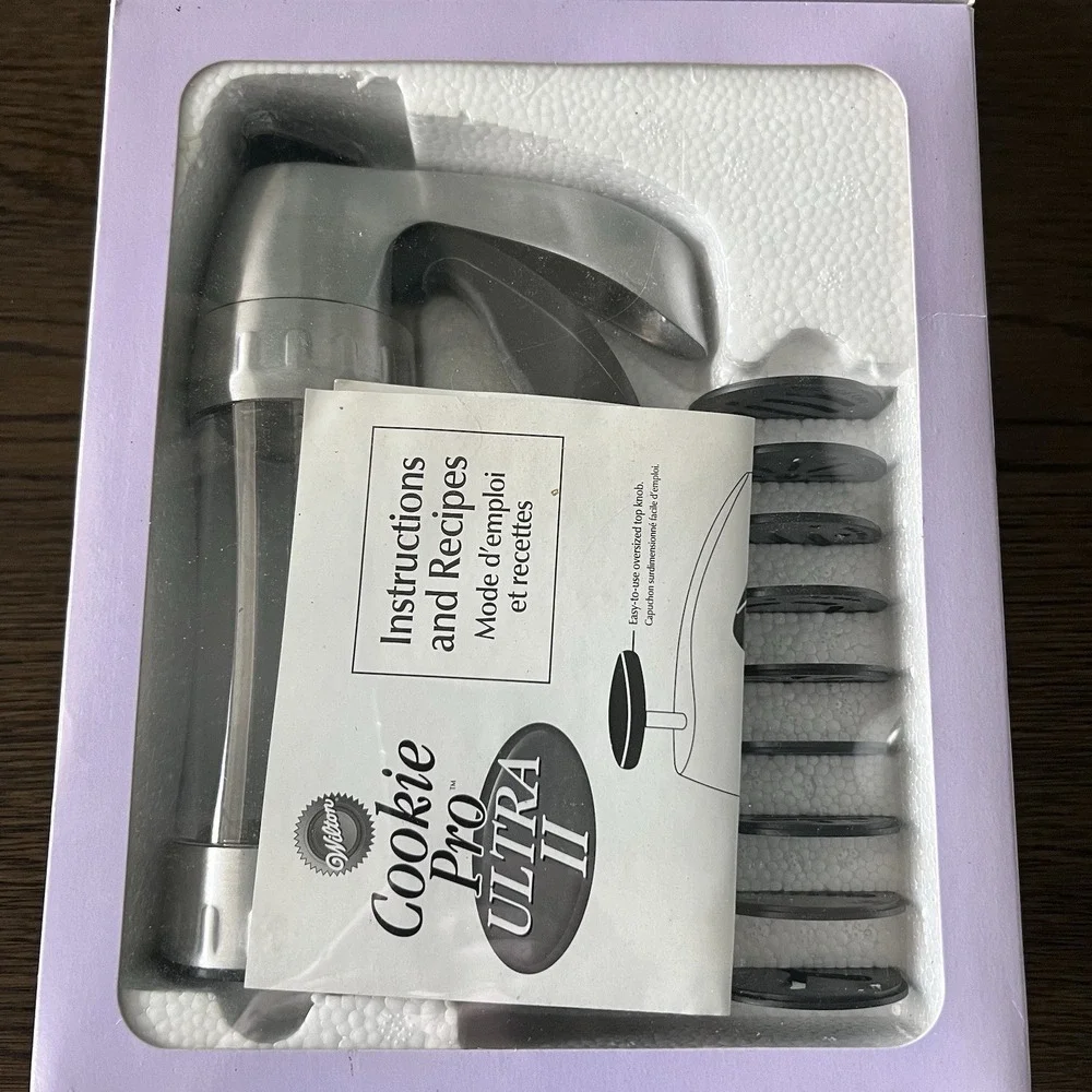 Wilton‎ Cookie Pro Ultra II Cookie Press w/ 16 Shaping Disks Vintage NEW